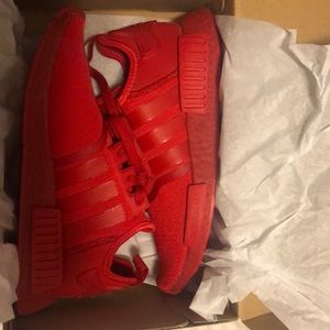 New never worn men 8.5 adidas nmd-r1